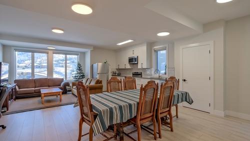 937 Royal Troon Lane, Kelowna, BC - Indoor Photo Showing Dining Room