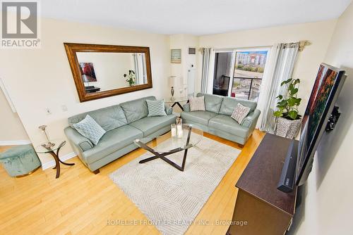 815 - 25 Kingsbridge Garden Circle, Mississauga, ON - Indoor Photo Showing Living Room