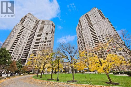 815 - 25 Kingsbridge Garden Circle, Mississauga, ON - Outdoor With Facade