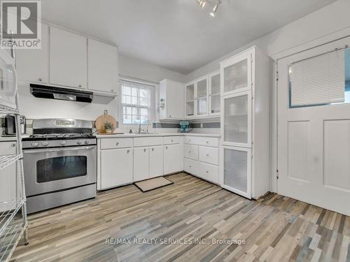 157 Cityview Drive N, Guelph, ON - Indoor Photo Showing Kitchen