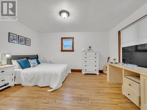 157 Cityview Drive N, Guelph, ON - Indoor Photo Showing Bedroom