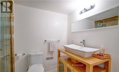 70 Glenroy Road, London, ON - Indoor Photo Showing Bathroom