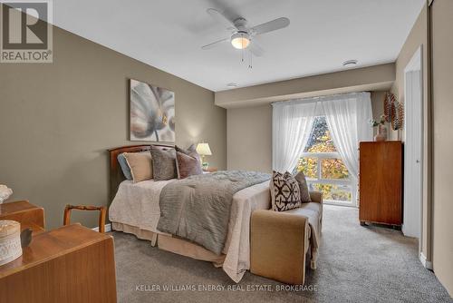 24 - 3409 St Clair Avenue E, Toronto (Clairlea-Birchmount), ON - Indoor Photo Showing Bedroom