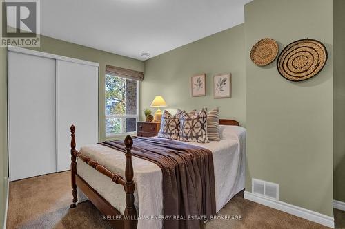 24 - 3409 St Clair Avenue E, Toronto (Clairlea-Birchmount), ON - Indoor Photo Showing Bedroom