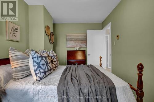 24 - 3409 St Clair Avenue E, Toronto (Clairlea-Birchmount), ON - Indoor Photo Showing Bedroom