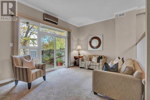 24 - 3409 St Clair Avenue E, Toronto (Clairlea-Birchmount), ON - Indoor Photo Showing Living Room