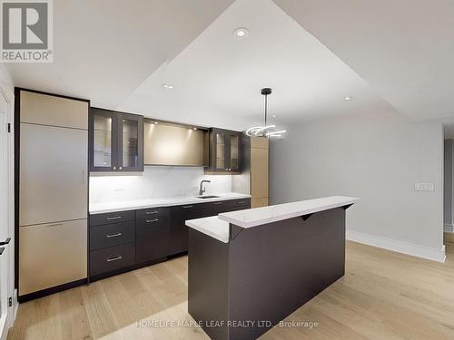 522 Third Line W, Oakville, ON - Indoor Photo Showing Kitchen