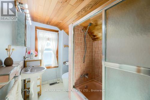 126 Burk Street, Oshawa, ON - Indoor Photo Showing Bathroom