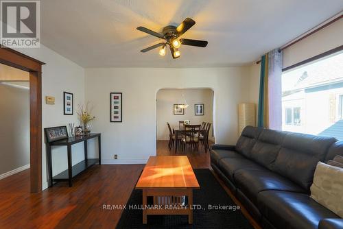 126 Burk Street, Oshawa, ON - Indoor Photo Showing Living Room