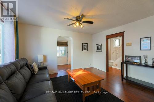 126 Burk Street, Oshawa, ON - Indoor Photo Showing Living Room