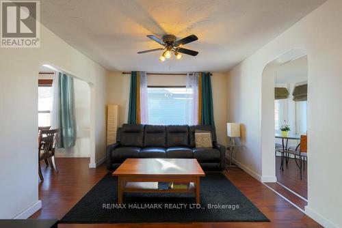 126 Burk Street, Oshawa, ON - Indoor Photo Showing Living Room