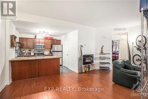 2 - 165 Waterbridge Drive, Ottawa, ON - Indoor Photo Showing Kitchen