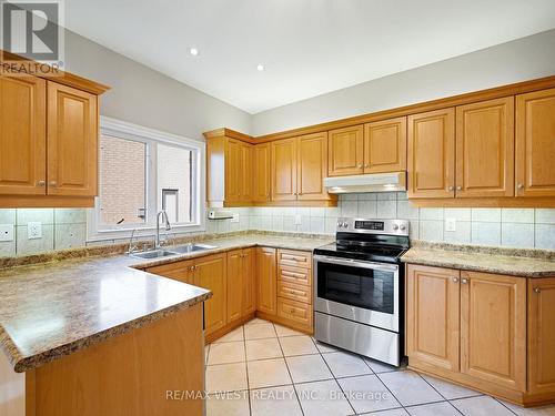 90 Archbury Circle, Caledon, ON - Indoor Photo Showing Kitchen With Double Sink