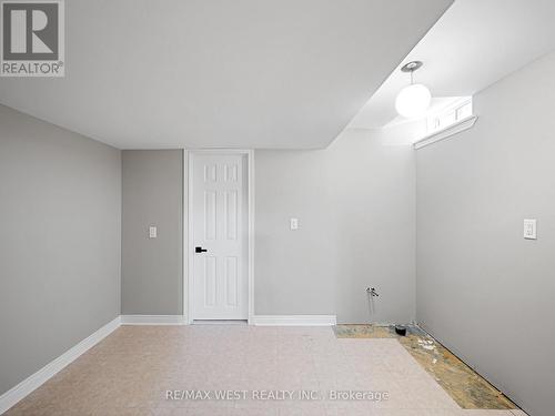 90 Archbury Circle, Caledon, ON - Indoor Photo Showing Other Room