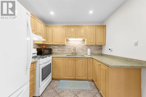 239 Hansen Road, Brampton, ON - Indoor Photo Showing Kitchen