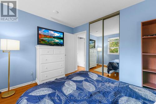 239 Hansen Road, Brampton, ON - Indoor Photo Showing Bedroom