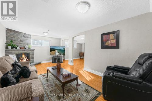 239 Hansen Road, Brampton, ON - Indoor Photo Showing Living Room