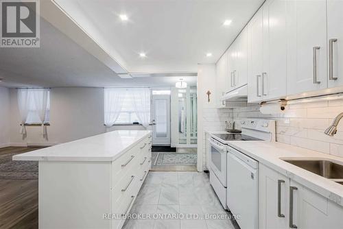 101 - 1660 Bloor Street, Mississauga, ON - Indoor Photo Showing Kitchen