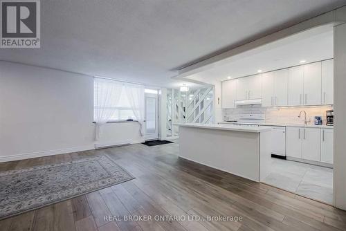 101 - 1660 Bloor Street, Mississauga, ON - Indoor Photo Showing Kitchen