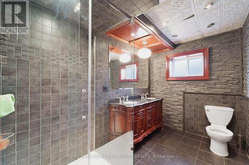 1 Halam Avenue, Hamilton, ON - Indoor Photo Showing Bathroom