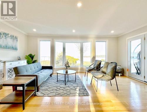 5173 Rice Lake Drive N, Hamilton Township, ON - Indoor Photo Showing Living Room