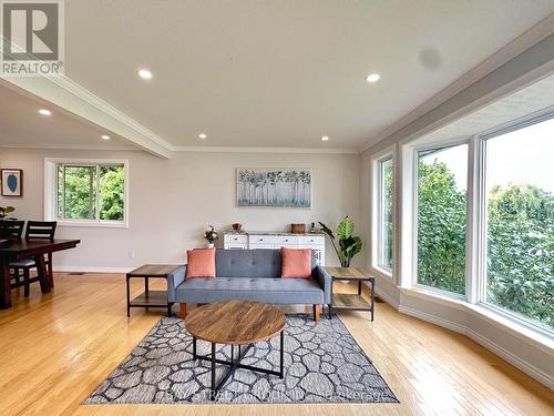 5173 Rice Lake Drive N, Hamilton Township, ON - Indoor Photo Showing Living Room