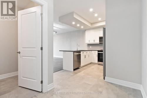 706 - 1880 Gordon Street, Guelph, ON - Indoor Photo Showing Kitchen