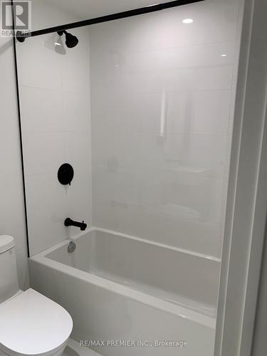 617 - 127 Broadway Avenue, Toronto, ON - Indoor Photo Showing Bathroom