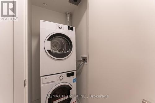 212 - 9 Tecumseth Street, Toronto, ON - Indoor Photo Showing Laundry Room