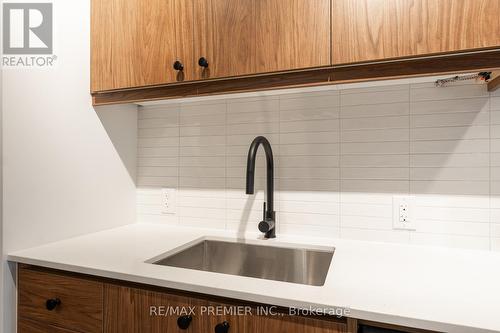 212 - 9 Tecumseth Street, Toronto, ON - Indoor Photo Showing Kitchen