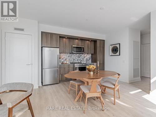 425 - 30 Inn On The Park Drive, Toronto, ON - Indoor Photo Showing Dining Room