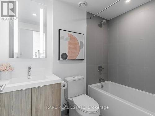 425 - 30 Inn On The Park Drive, Toronto, ON - Indoor Photo Showing Bathroom