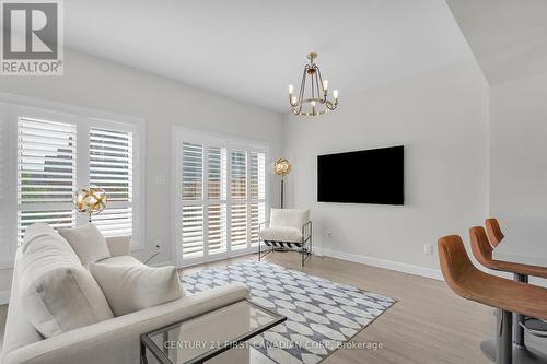 31 - 600 Guiness Way, London, ON - Indoor Photo Showing Living Room