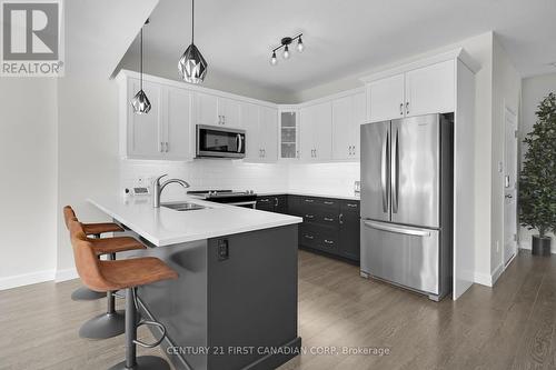 31 - 600 Guiness Way, London, ON - Indoor Photo Showing Kitchen With Double Sink With Upgraded Kitchen