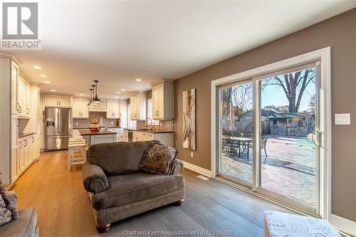 39 Holland Avenue, Chatham, ON - Indoor Photo Showing Living Room