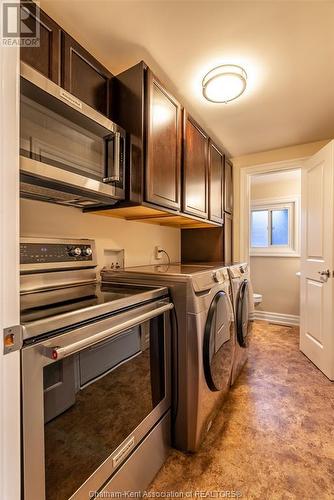 39 Holland Avenue, Chatham, ON - Indoor Photo Showing Laundry Room