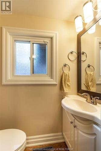 39 Holland Avenue, Chatham, ON - Indoor Photo Showing Bathroom