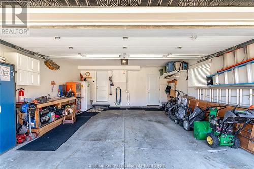 39 Holland Avenue, Chatham, ON - Indoor Photo Showing Garage