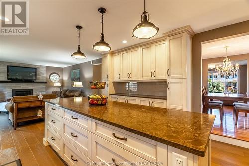 39 Holland Avenue, Chatham, ON - Indoor Photo Showing Kitchen