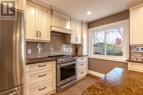 39 Holland Avenue, Chatham, ON - Indoor Photo Showing Kitchen