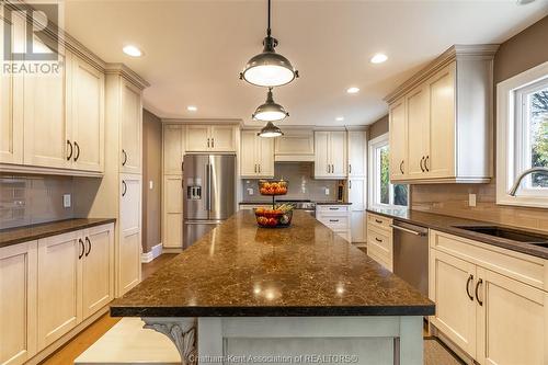 39 Holland Avenue, Chatham, ON - Indoor Photo Showing Kitchen