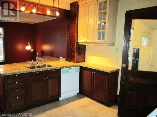 358 Lambton St W, Durham, ON - Indoor Photo Showing Kitchen With Double Sink