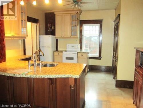 358 Lambton St W, Durham, ON - Indoor Photo Showing Kitchen