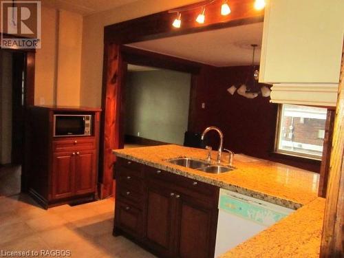 358 Lambton St W, Durham, ON - Indoor Photo Showing Kitchen With Double Sink