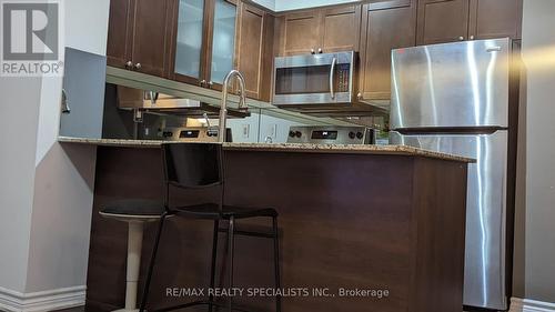 2614 - 761 Bay Street, Toronto, ON - Indoor Photo Showing Kitchen