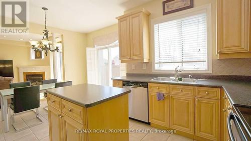 26 Ginger Grove, Vaughan, ON - Indoor Photo Showing Kitchen With Double Sink