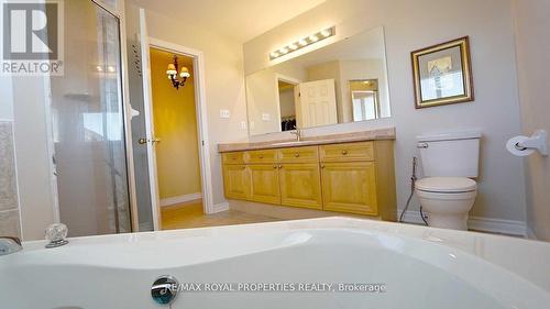 26 Ginger Grove, Vaughan, ON - Indoor Photo Showing Bathroom