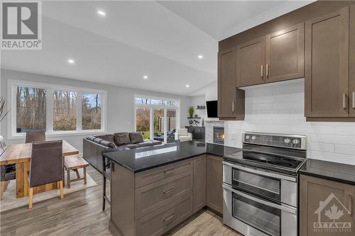 1077 Shearer Drive, Brockville, ON - Indoor Photo Showing Kitchen