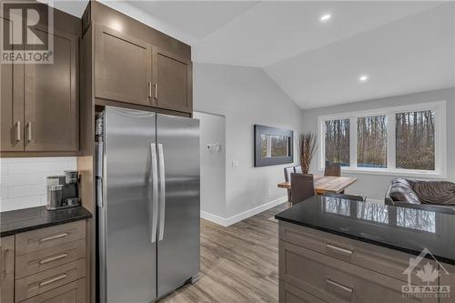 1077 Shearer Drive, Brockville, ON - Indoor Photo Showing Kitchen