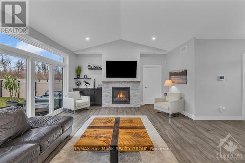 1077 Shearer Drive, Brockville (810 - Brockville), ON - Indoor Photo Showing Living Room With Fireplace